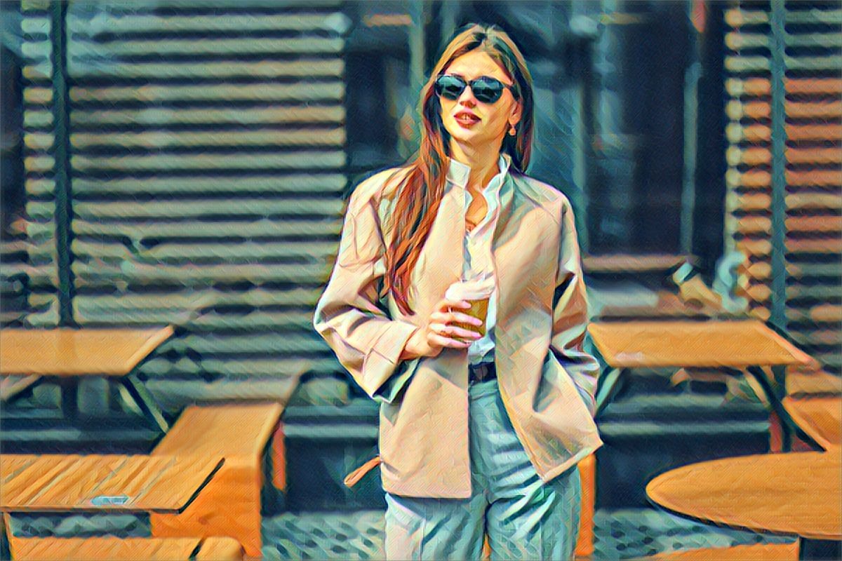 Pudrowa elegancka kurtka niezapinana ze stójką